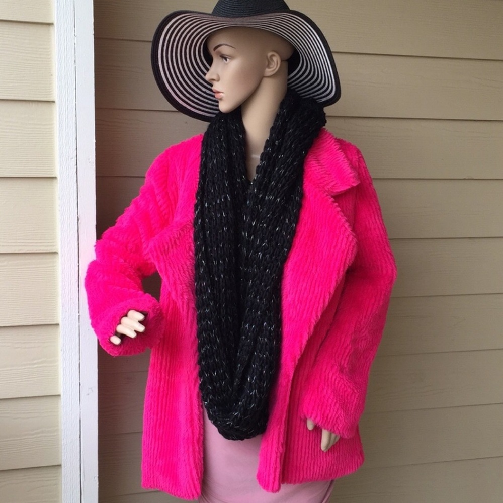 NWOT Crochet infinity Scarf in Black.